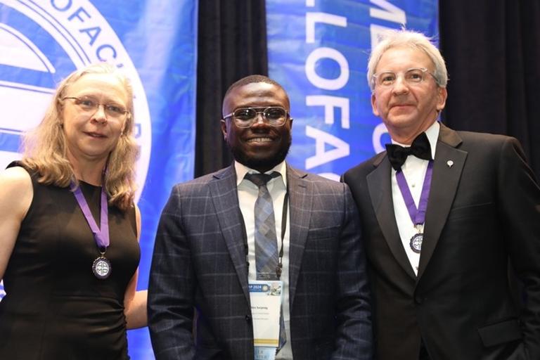 maxillofacial_foundation_award_jpg maxillofacial_foundation_award_jpg